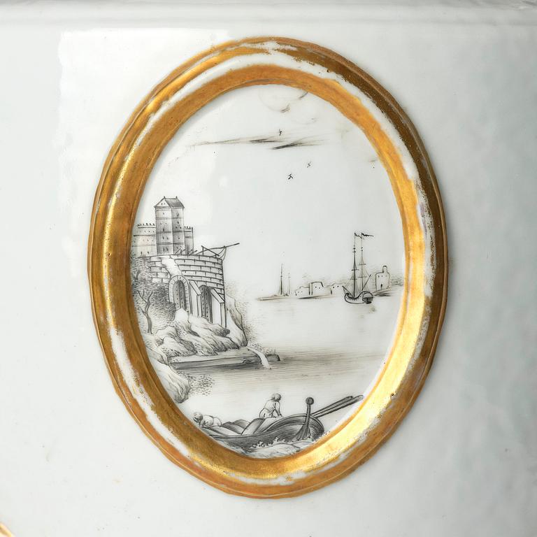 A Chinese Export jar with cover, Qing dynasty, 1790's.