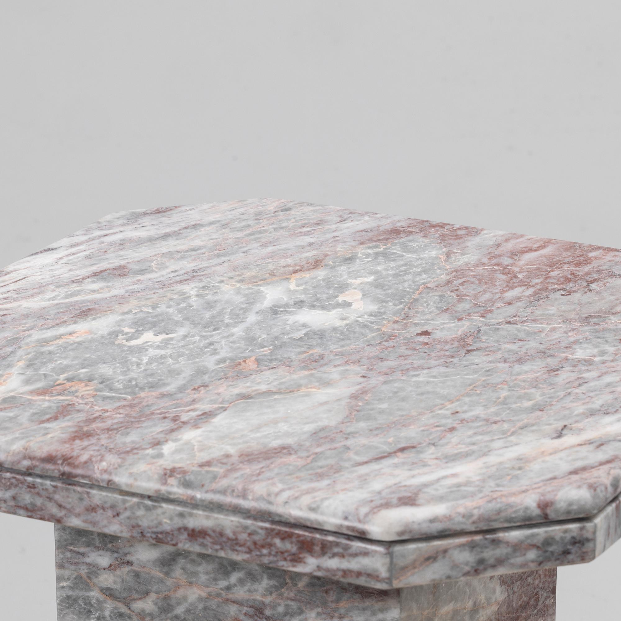 Sidobord, marmor, 1900/2000-tal.