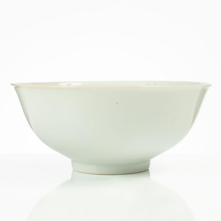 A Chinese porcelain bowl, Republic, 20th century.