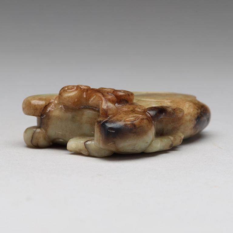 A carved nephrite figure of a reclining deer, late Qing dynasty.