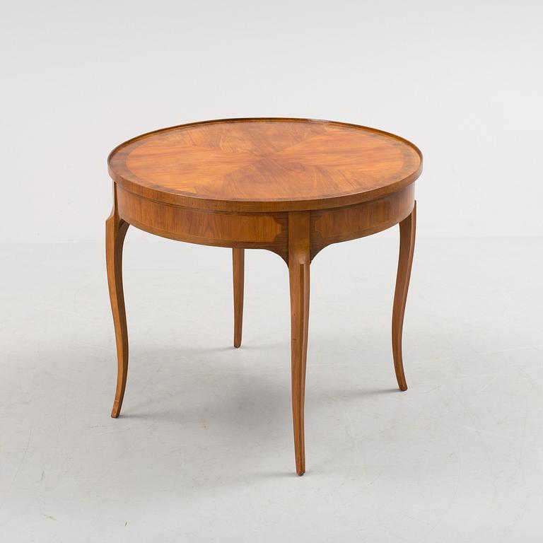 An early 20th century, 'Empire' style drawing room table.