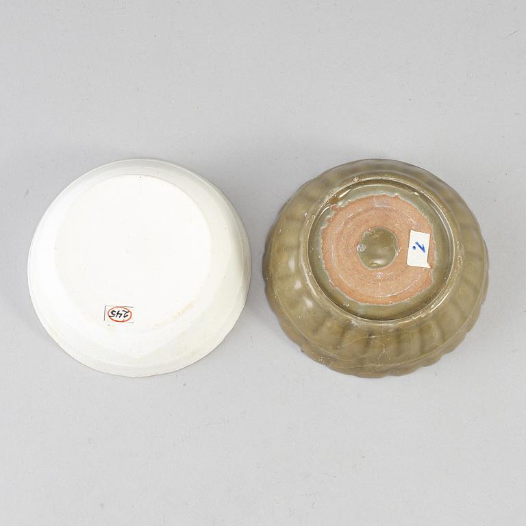 Seven Chinese ceramic dishes, 20th century.