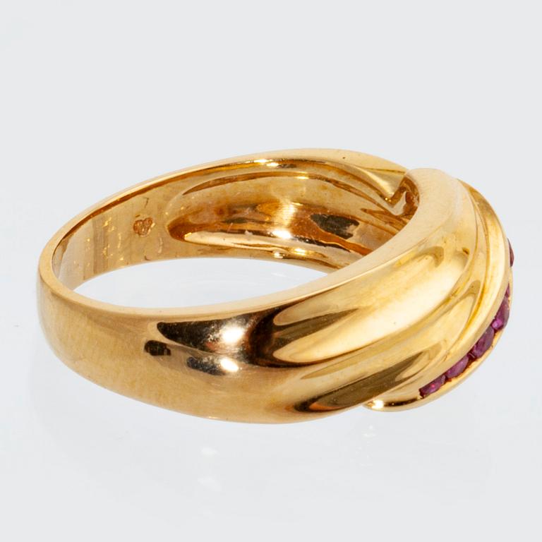 RING 18K gold with rubies, size 53.