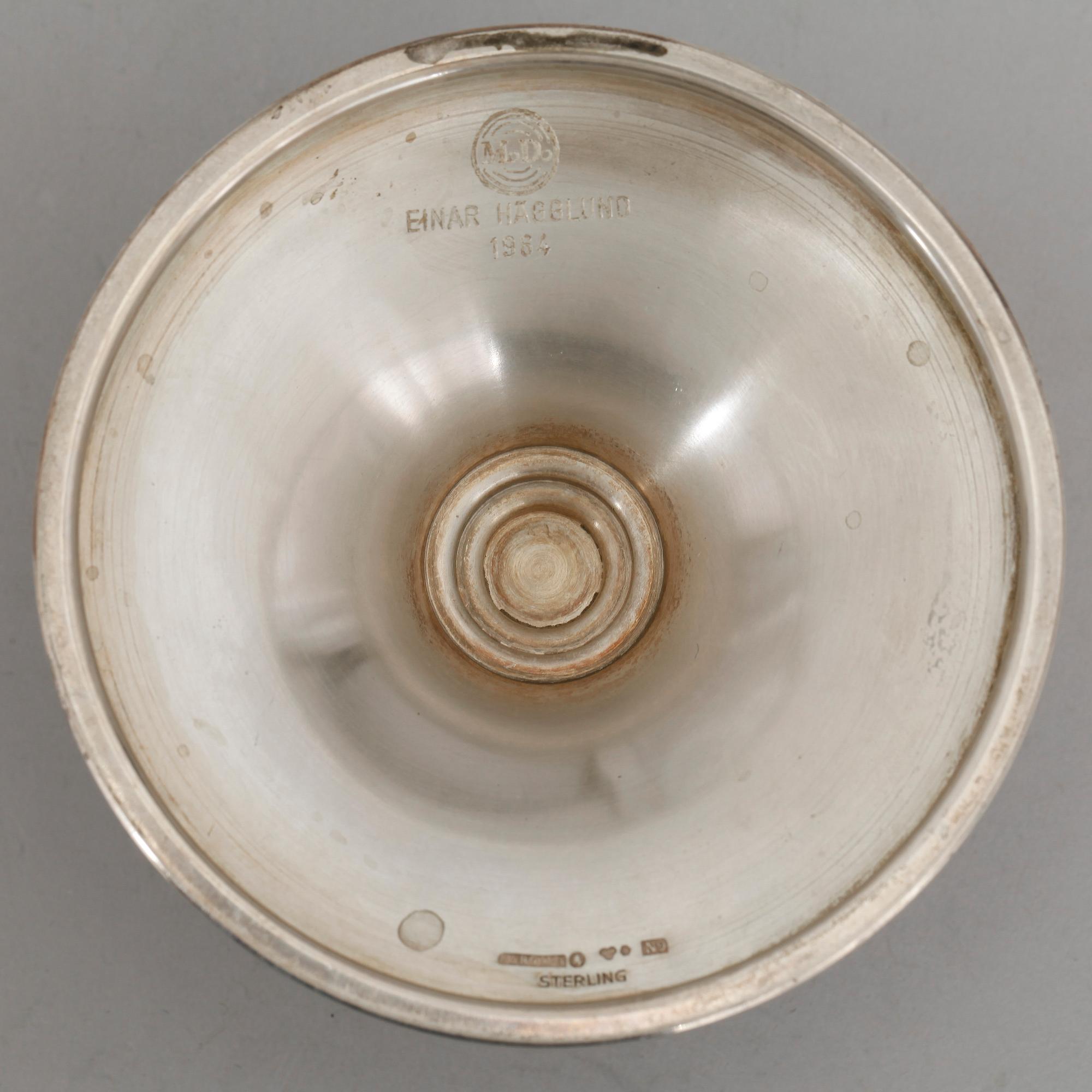 FAT samt LJUSSTAKAR, ett par, silver, bland annat Borgila 1963. Total vikt ca 233 gram.