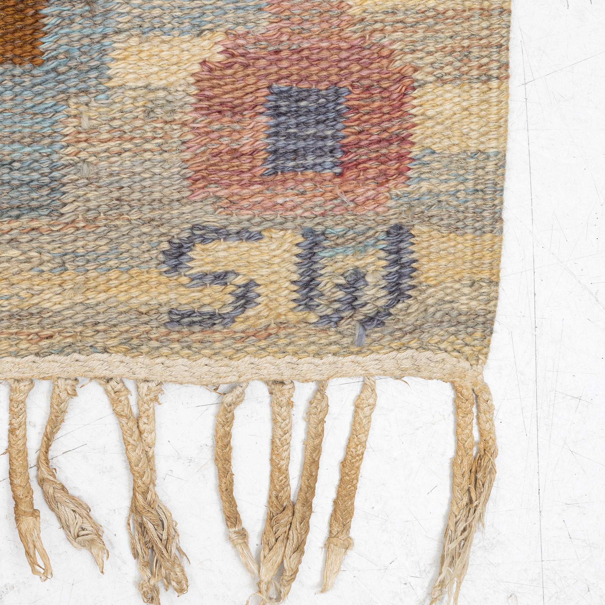 Matta, rölakan, ca 300 x 200 cm, signerad SW.