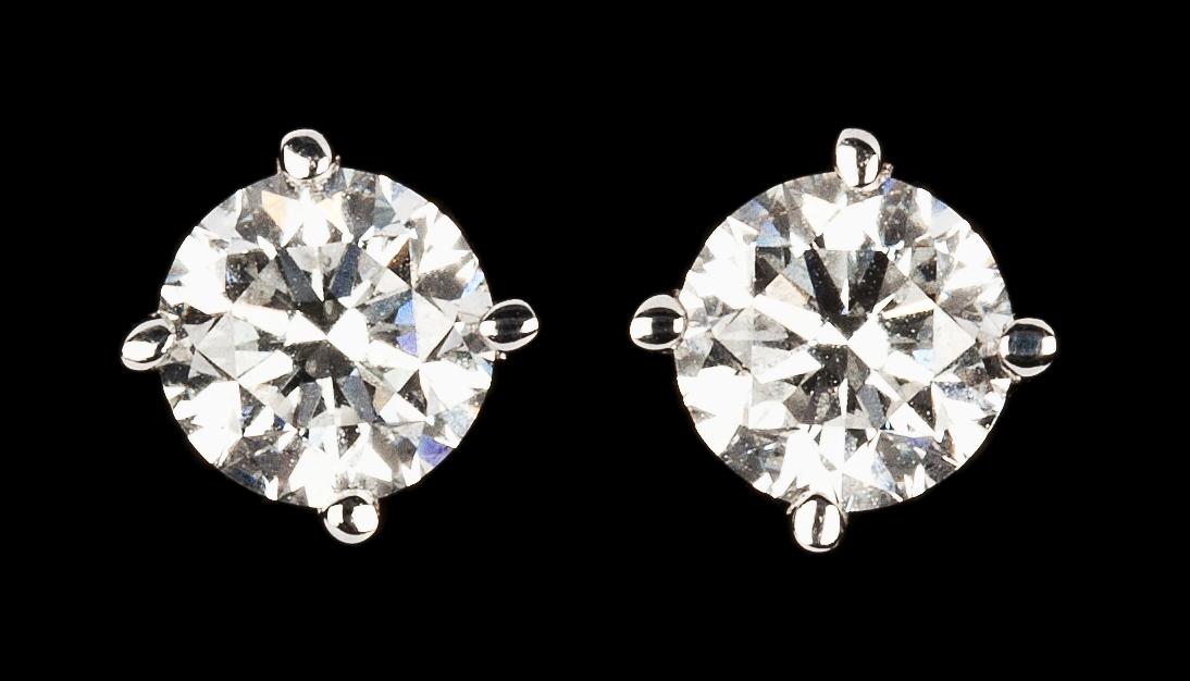 ÖRHÄNGEN, vardera briljantslipade diamant, 0.50 ct /st.