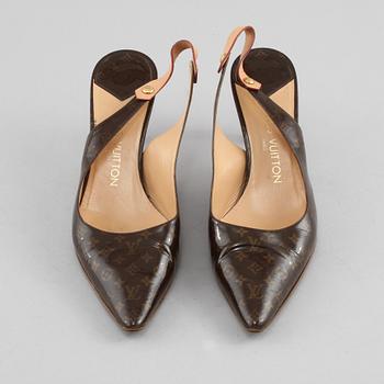 PUMPS, ett par. Louis Vuitton.