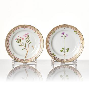 A set of 14 Royal Copenhagen 'Flora Danica' dishes, Denmark, 20th Century.