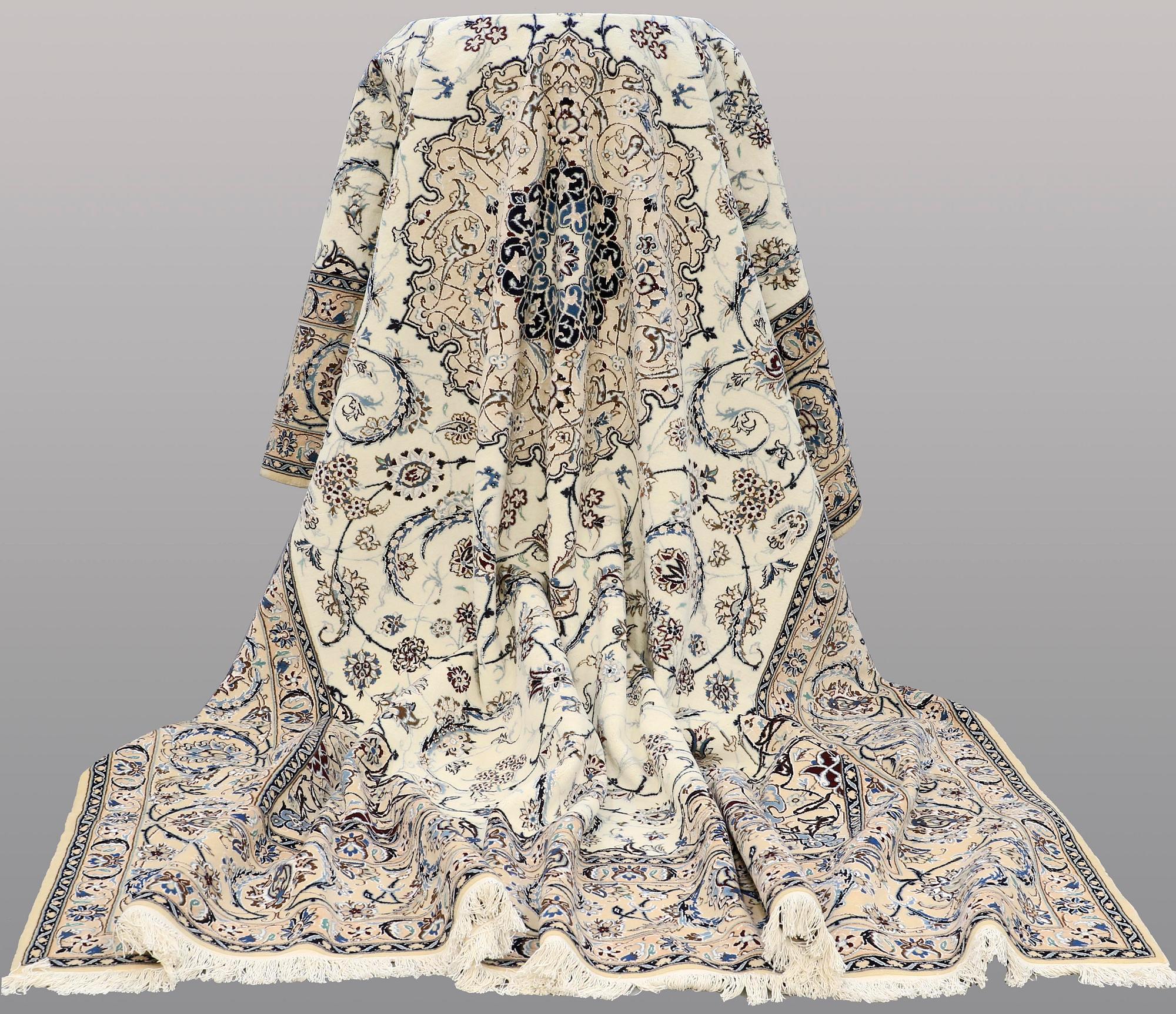 MATTA, Nain part silk, s.k 9LAA, ca 407 x 300 cm.