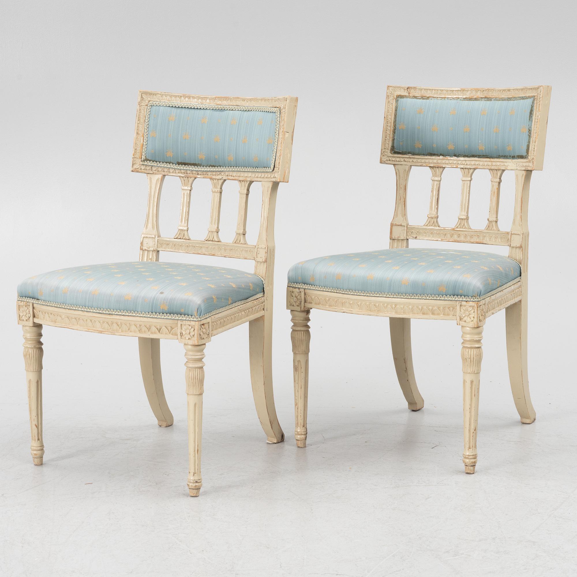 Stolar, ett par, sengustavianska, omkring år 1800.