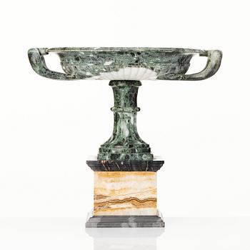A presumably Italian marble and onyx tazza, around year 1900.