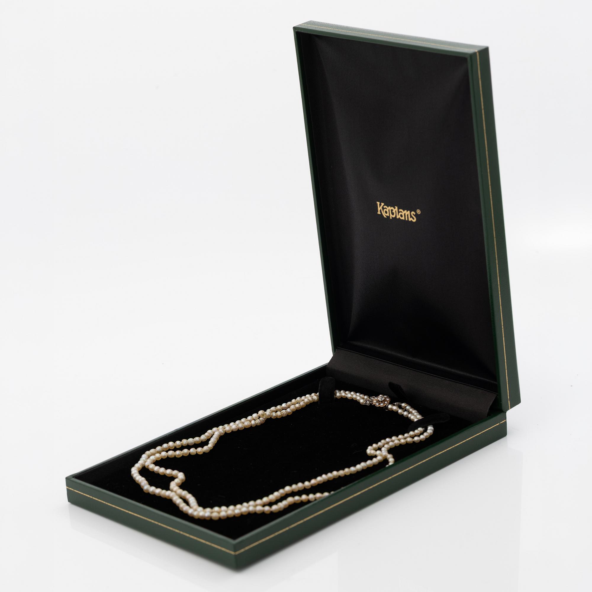 Pearl necklace with a gold clasp set with an old-cut and rose-cut diamonds and pearls.