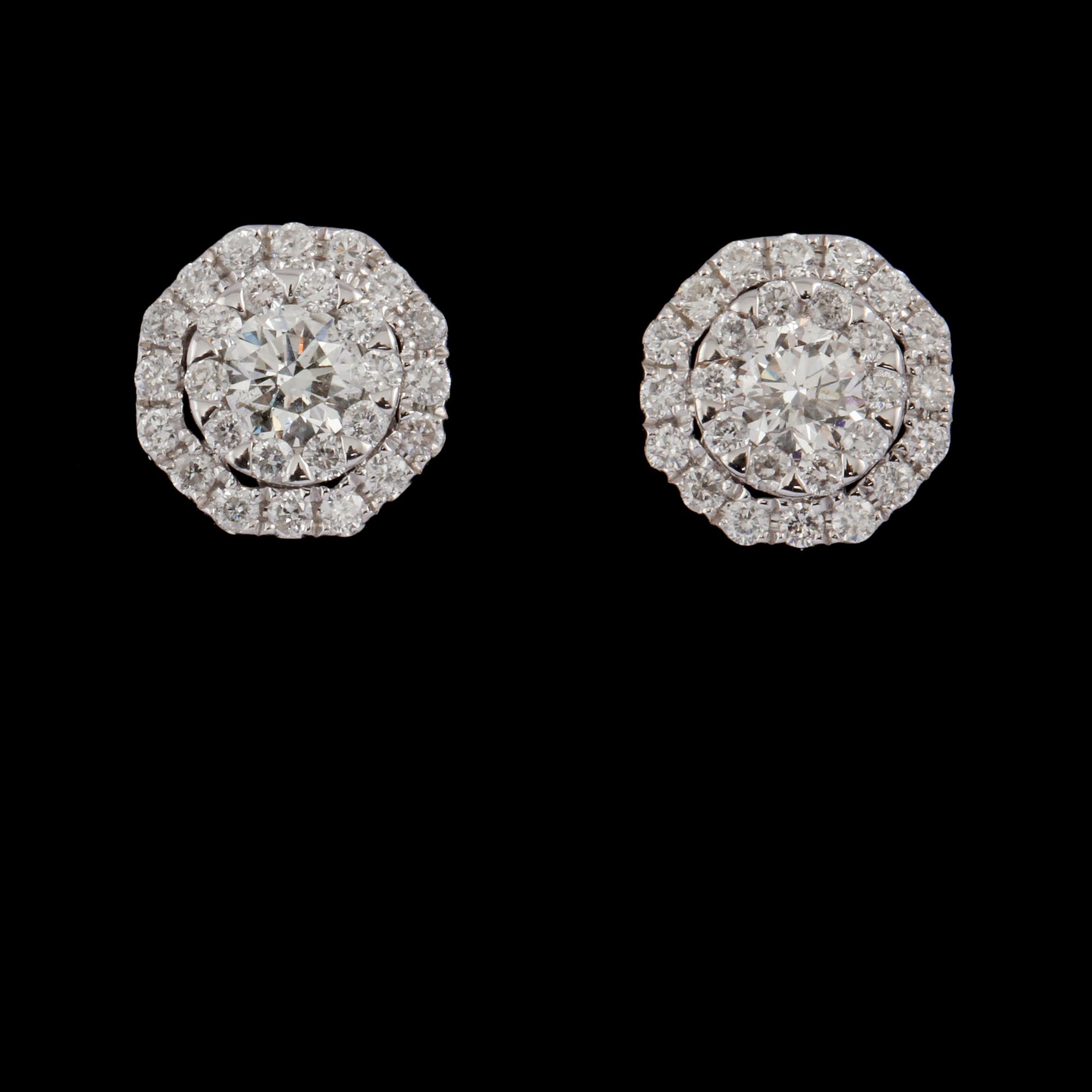 ÖRHÄNGEN, 18k vitguld med briljantslipade diamanter 0.82 ct. Vikt 2.6 ct.