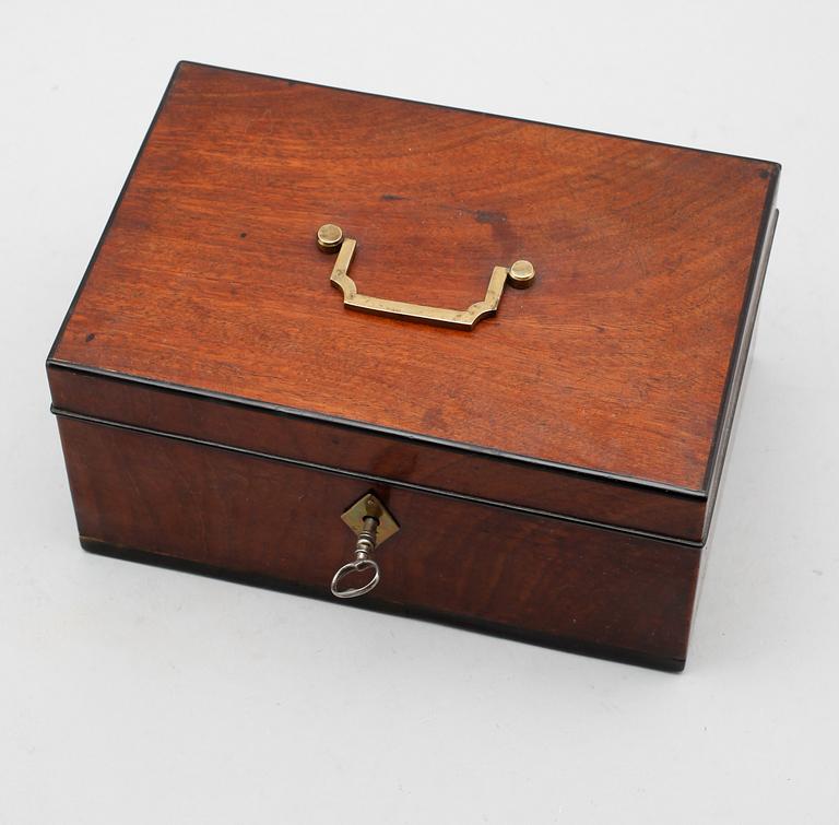 SKRIN, mahogny, 1800-talets första hälft.