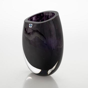 Kerttu Nurminen, vas, signerad K. Nurminen Nuutajärvi.