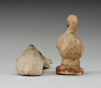 FIGURINER, 2 st, lergods. Tang dynastin, (618-907).
