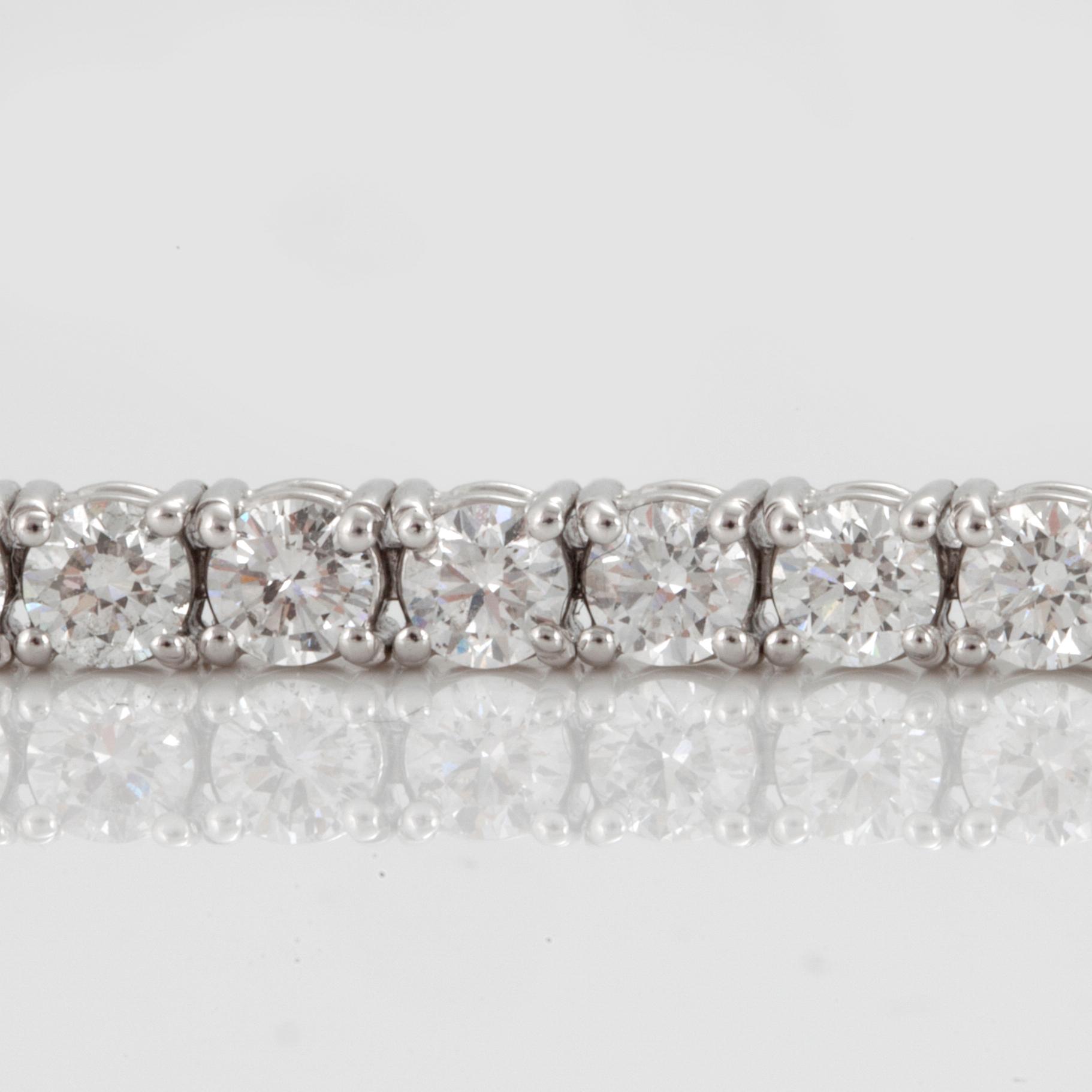 ARMBAND med 44 briljantslipade diamanter totalt ca 7.73 ct. Kvalitet ca G-H/VS-SI.