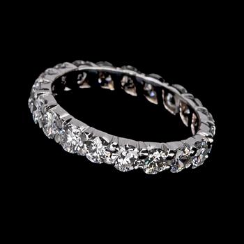 1082. A brilliant cut diamond eternity ring, tot. 3.61 cts.