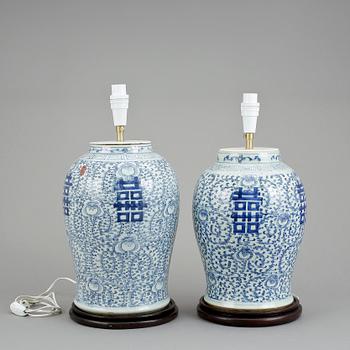 LAMPFÖTTER, ett par, porslin, Kina, 1800-tal.