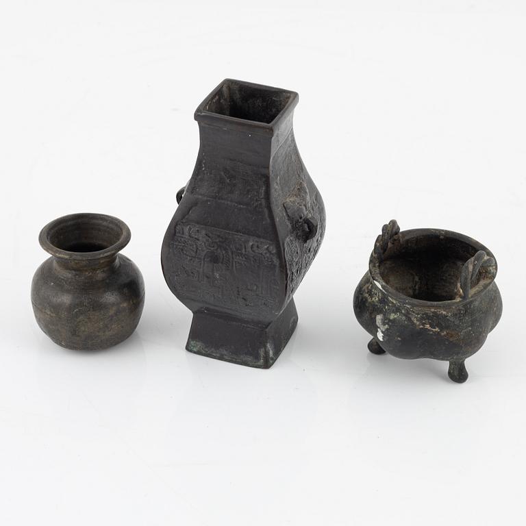 A set of three Chinese miniature bronzes, 17th/19th Century.