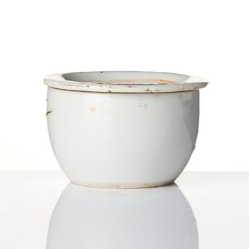 Two Chinese famille rose porcelain dishes and a censer, a pair of enamel spoons, Qing dynasty.