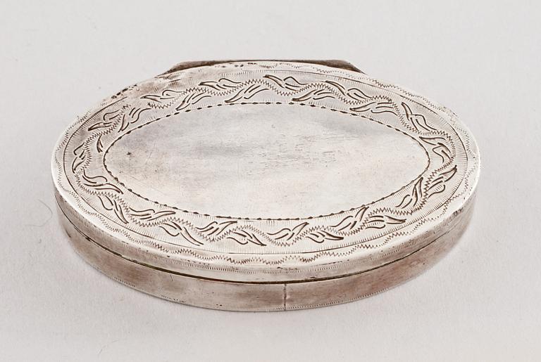 DOSOR, 2 st, silver, 1800-tal respektive 1900-tal. Vikt 67 g.