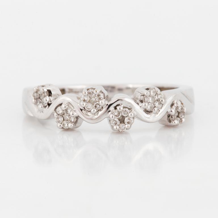 ETERNITY RING, 18K white gold with
small diamonds in clusters, approx. 0.20 cts.