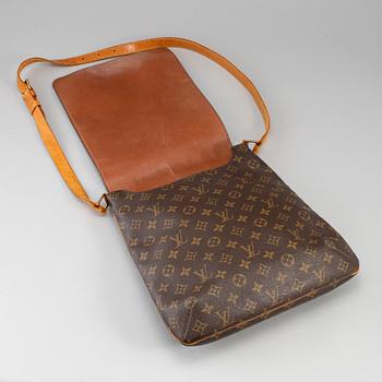 LOUIS VUITTON, a monogram canvas 'Musette' bag.