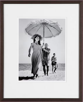Robert Capa, "Pablo Picasso and family", 1948.