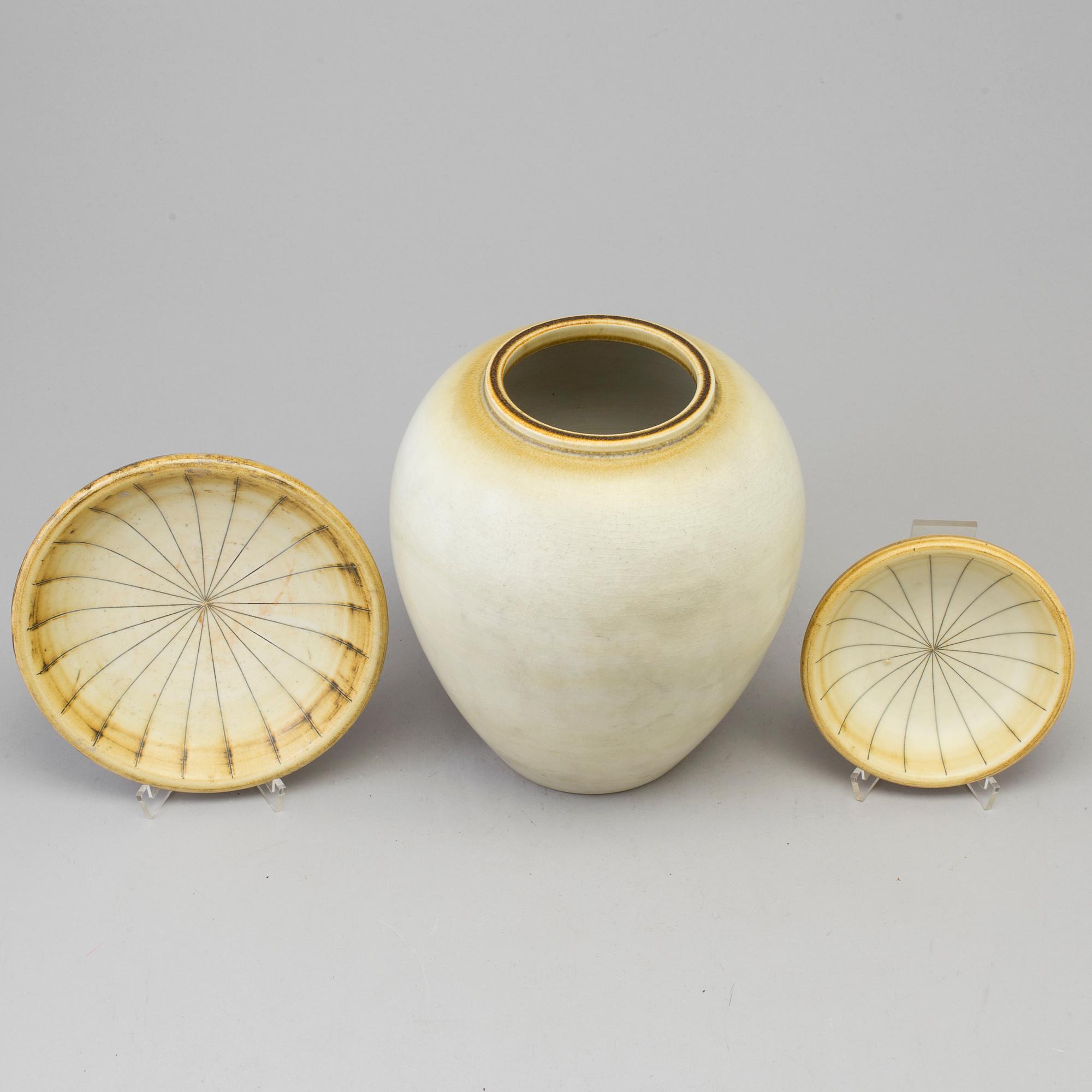 GERTRUD LÖNEGREN, a stoneware vase and two plates, Rörstrand.