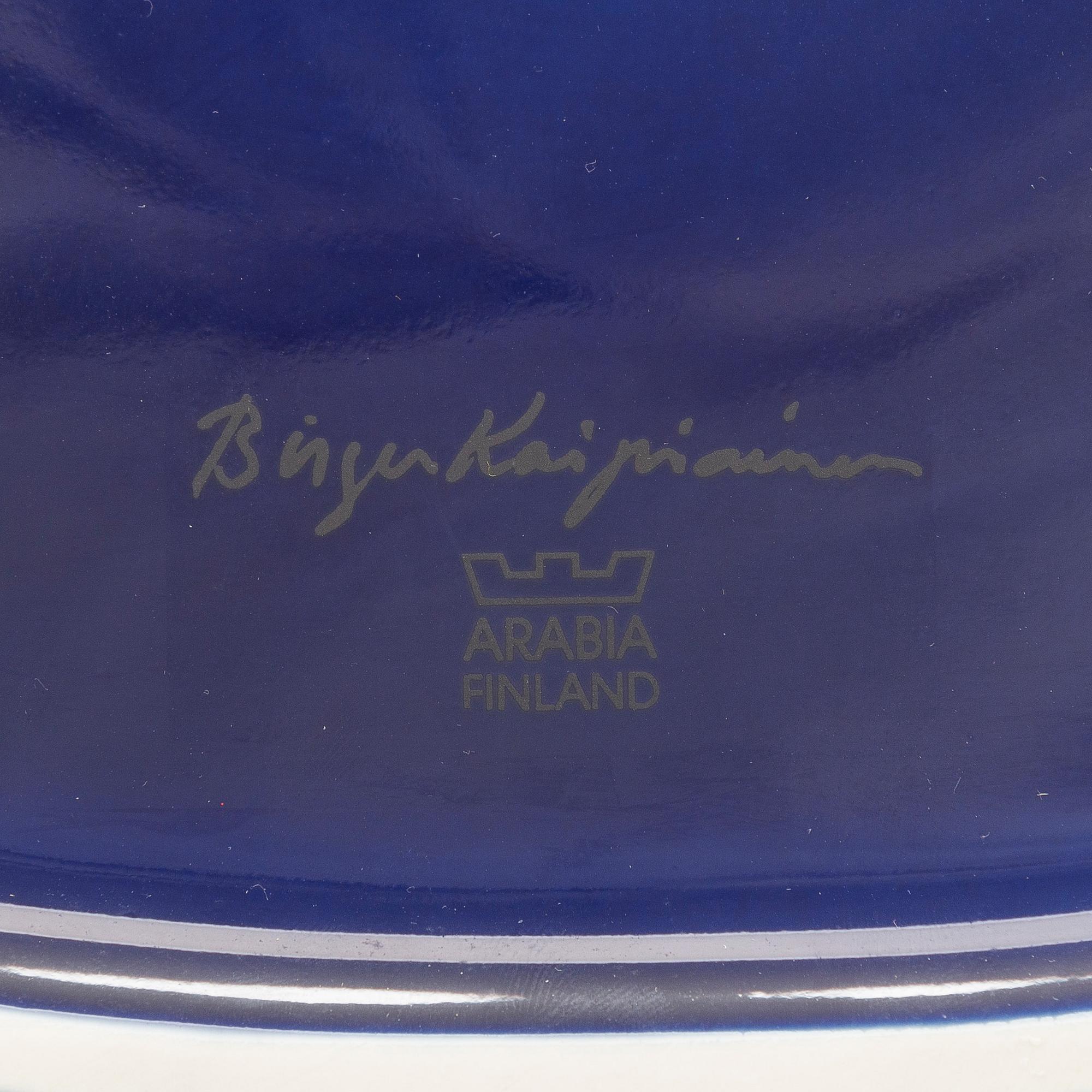 Birger Kaipiainen, a decorative ceramic dish, marked Birger Kaipiainen Arabia Finland.