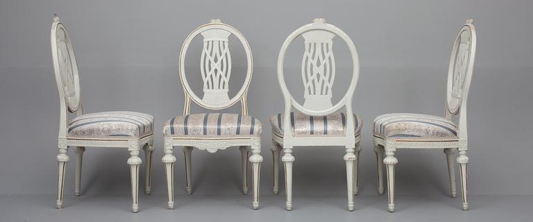 A SET OF 6 CHAIRS.