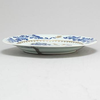 A blue and white dish, Qing dynasty, Qianlong (1736-95).