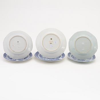 A matched set of 7 blue and white dishes, Qing dynasty, Qianlong (1736-95).