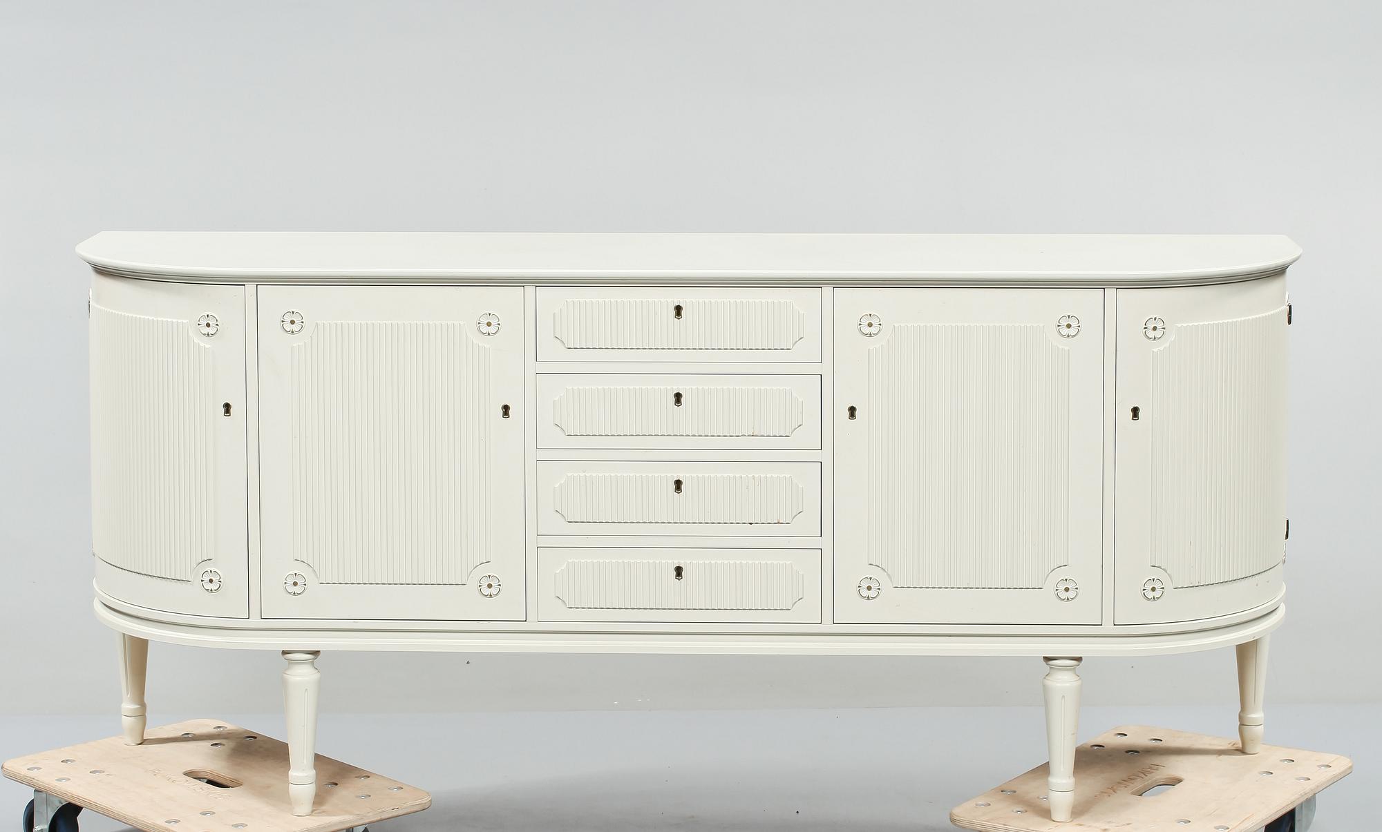 SIDEBOARD, gustaviansk stil, 1900-talets andra hälft.