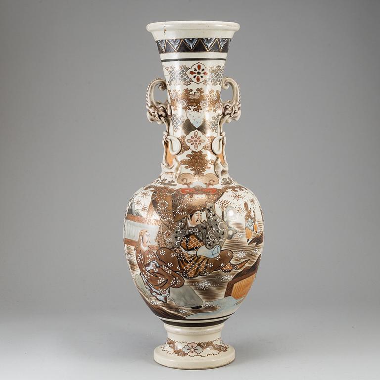 A large satsuma vase, Japan, Meiji (1868-1912).