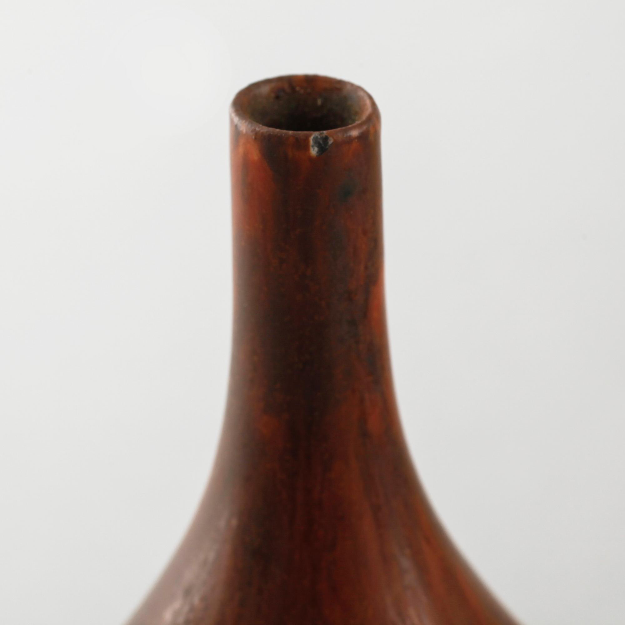 Six pieces of ceramic designed by Gunnar Nylund, Carl-Harry Stålhane and Arne Bang among others.