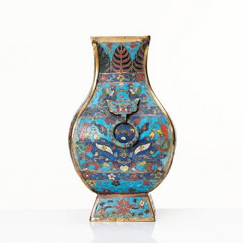 A hu shaped cloisonné vase, late Mingdynasty/early Qingdynasty, 17th Century.