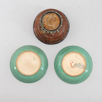 Two boxes with covers, a pair of dishes and a cup, part Qing dynsaty, 19th and 20th century.