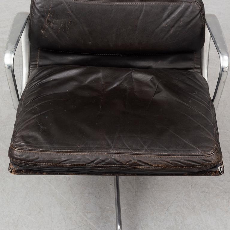 A second half of the 20th century chair by Charles & Ray Eames, no 938-139, Herman Miller.