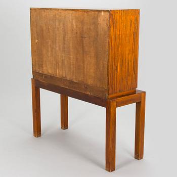 Margaret T. Nordman, kaappi, / Hanne Autere reliefi, Oy Stockmann Ab, Keravan Puusepäntehdas, 1930-luku.
