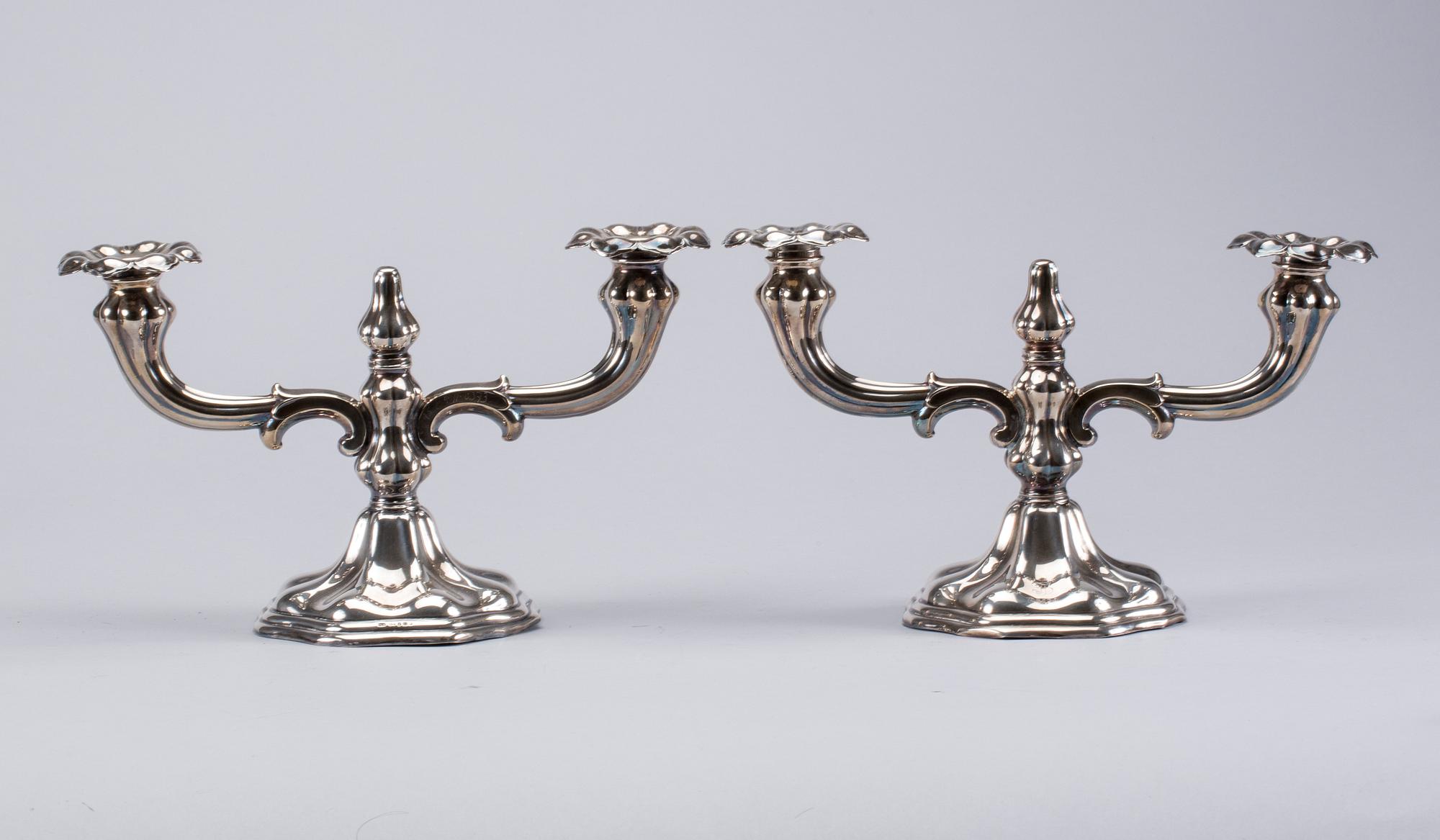 KANDELABRAR, ett par, CG Hallberg 1935, vikt med fyllning 1440 gr.