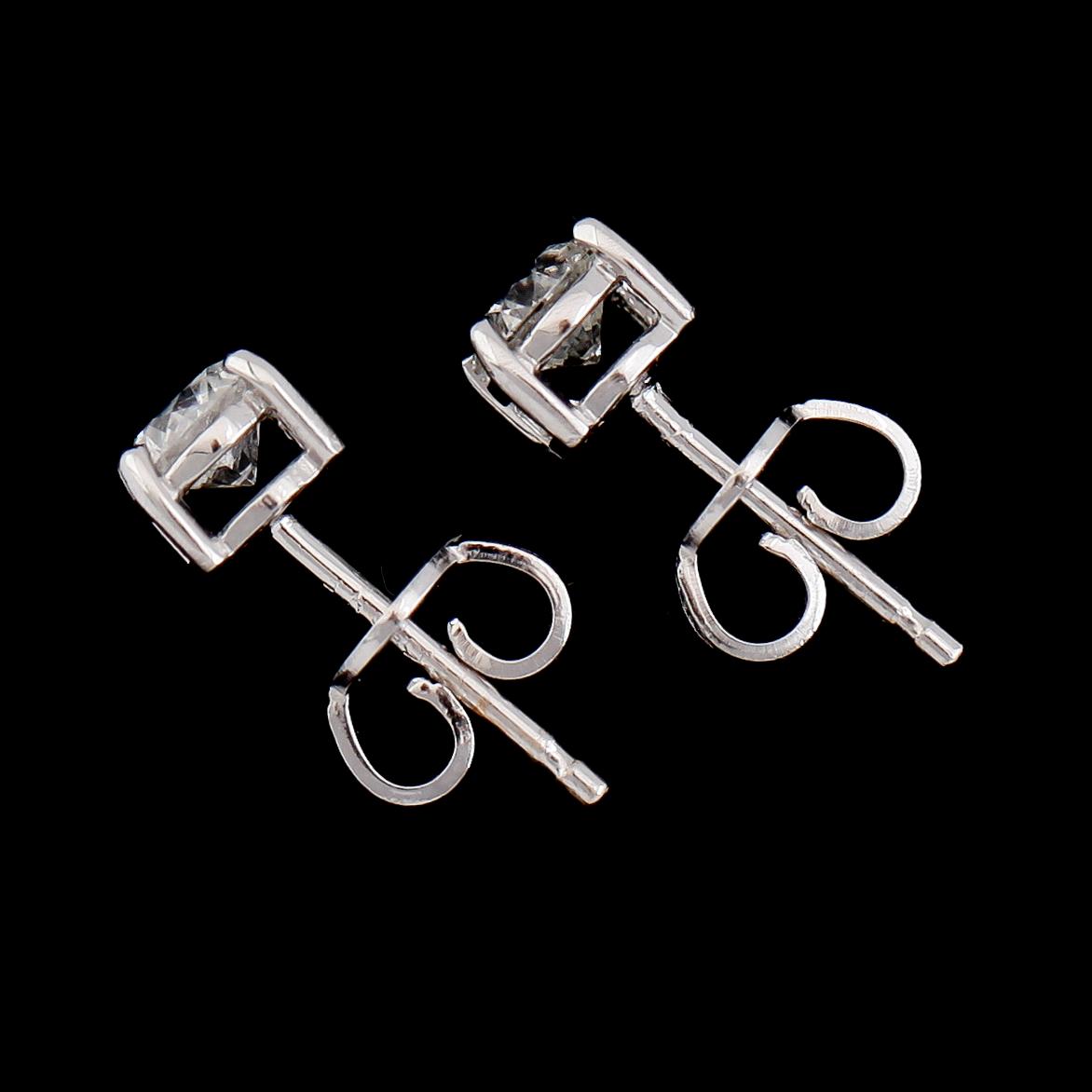 ÖRHÄNGEN, 1 par, 18K vitguld, briljantslipade diamanter tot ca 0.87 ct.