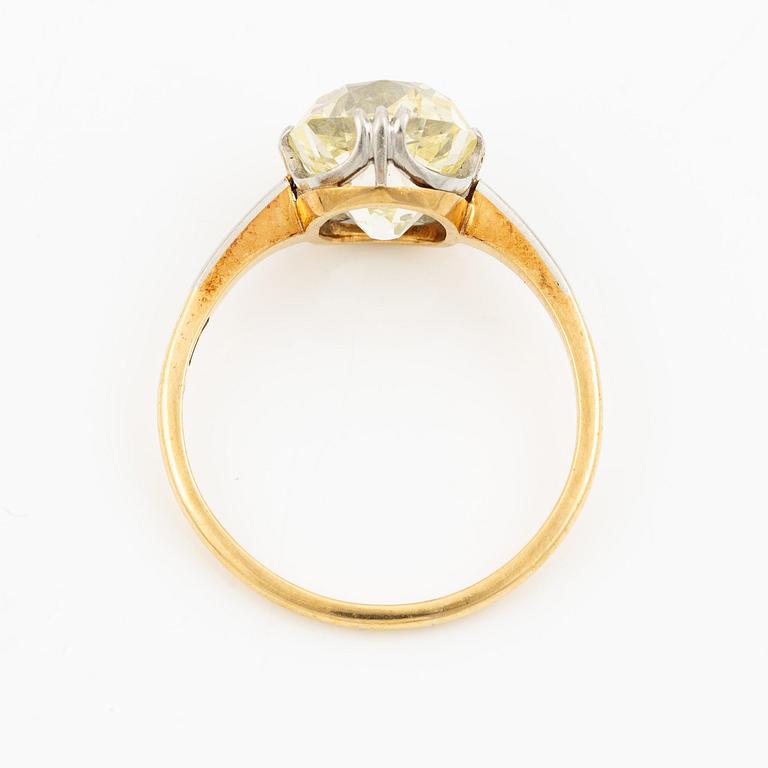 A ring 18K gold with a cushion-shaped old-cut diamond ca 4.30 ct, Carlman Stockholm 1904.