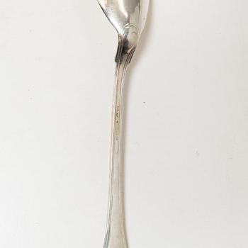 Raguskedar/serveringsskedar, 3 st, silver, Stockholm, G Möllenborg 1824 resp G Folcker 1828-1834.