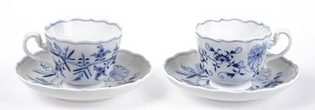 MATSERVIS, 87 delar, porslin, Meissen, lökmönstrad.