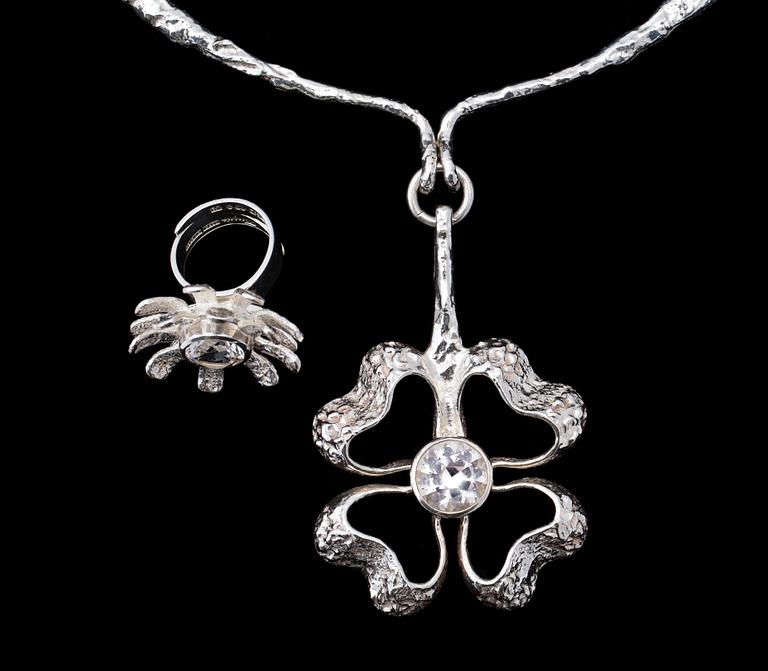 COLLIER SAMT RING, sterlingsilver, Theresia Hvorslev, MEMA, Lidköping, 1972 samt 1973. Vikt ca 85 g.