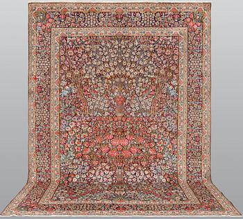 Matta, Kirman, ca 338 x 230 cm.