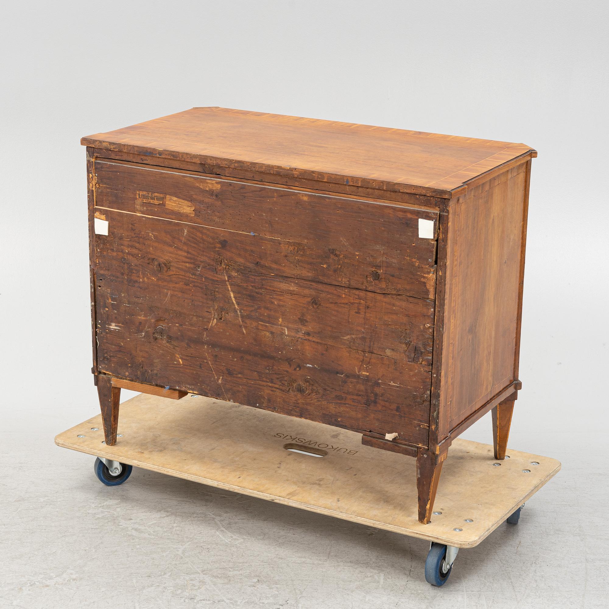 A Gustavian chest of drawers, late 18th century.