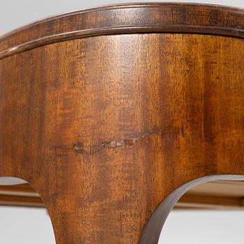 Desk, probably executed by cabinetmaker Hjalmar Jackson, Stockholm, 1920s-30s.